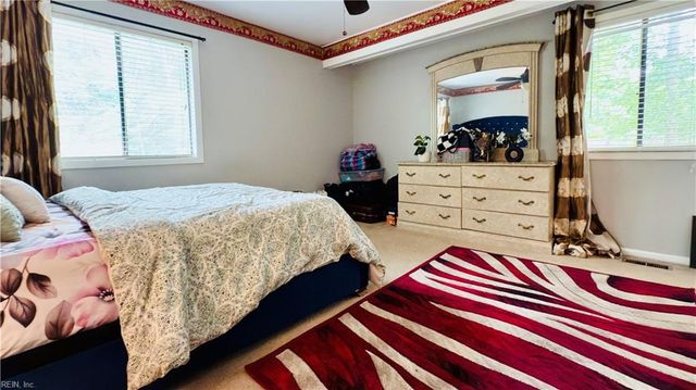 316 Heacox LN, Newport News, VA 23608