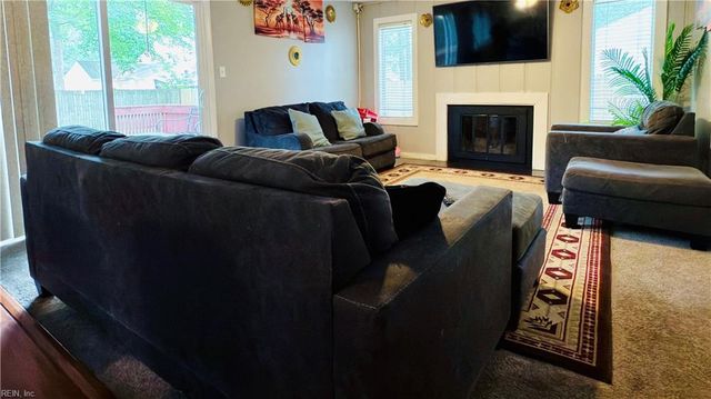 316 Heacox LN, Newport News, VA 23608