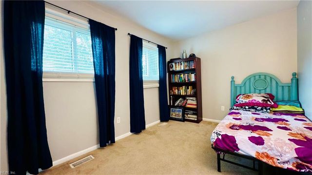 316 Heacox LN, Newport News, VA 23608