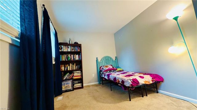 316 Heacox LN, Newport News, VA 23608