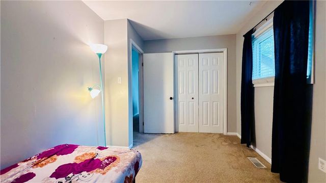 316 Heacox LN, Newport News, VA 23608