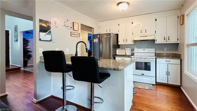 316 Heacox LN, Newport News, VA 23608