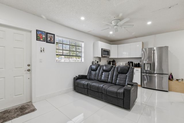 8738 NW 150th Terrace, Miami Lakes, FL 33018