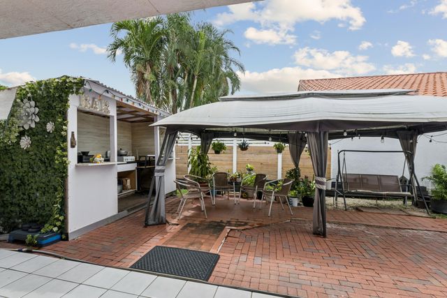 8738 NW 150th Terrace, Miami Lakes, FL 33018
