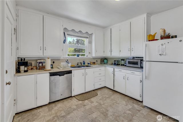 13025 Ambaum Boulevard SW, Burien, WA 98146