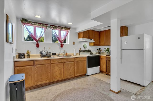 13025 Ambaum Boulevard SW, Burien, WA 98146