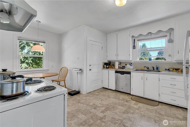 13025 Ambaum Boulevard SW, Burien, WA 98146