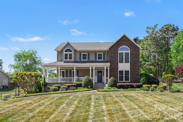 4051 Pinecrest Drive NE, Hickory, NC 28601