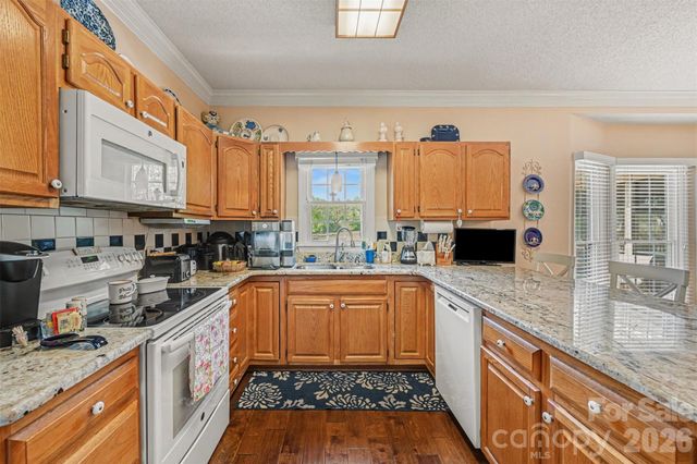 4051 Pinecrest Drive NE, Hickory, NC 28601