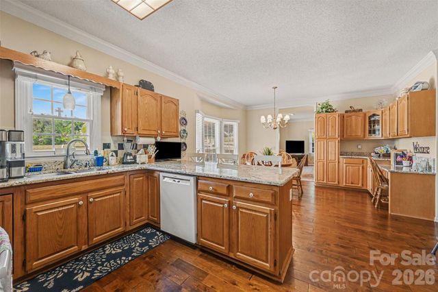 4051 Pinecrest Drive NE, Hickory, NC 28601