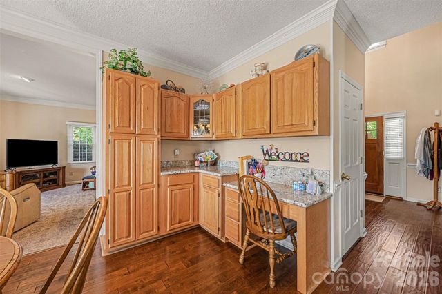 4051 Pinecrest Drive NE, Hickory, NC 28601