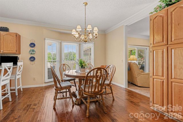 4051 Pinecrest Drive NE, Hickory, NC 28601