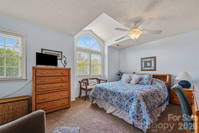 4051 Pinecrest Drive NE, Hickory, NC 28601