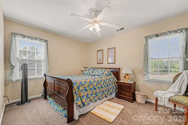 4051 Pinecrest Drive NE, Hickory, NC 28601