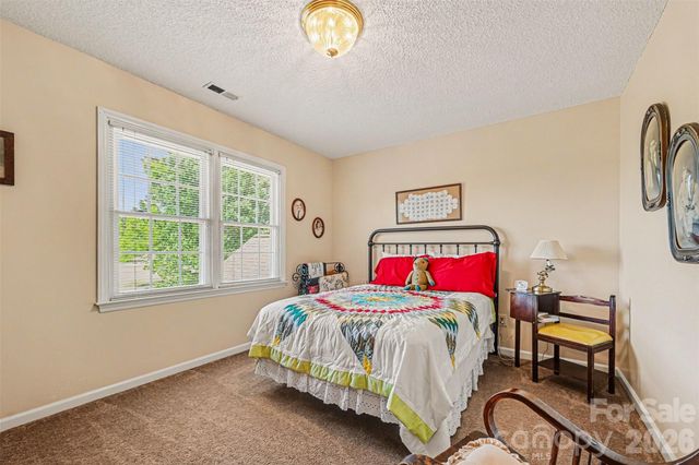 4051 Pinecrest Drive NE, Hickory, NC 28601