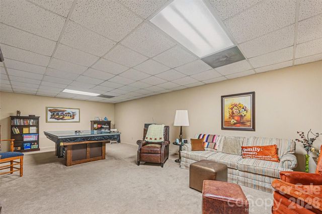 4051 Pinecrest Drive NE, Hickory, NC 28601