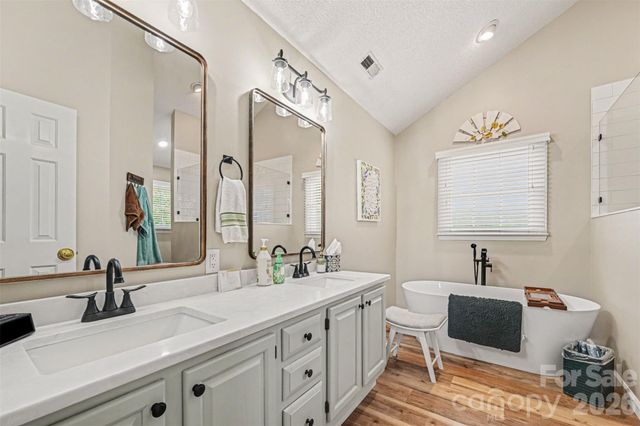 4051 Pinecrest Drive NE, Hickory, NC 28601