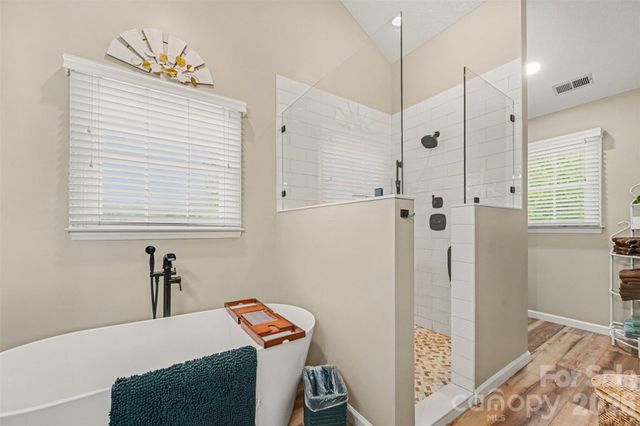 4051 Pinecrest Drive NE, Hickory, NC 28601