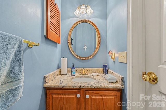 4051 Pinecrest Drive NE, Hickory, NC 28601