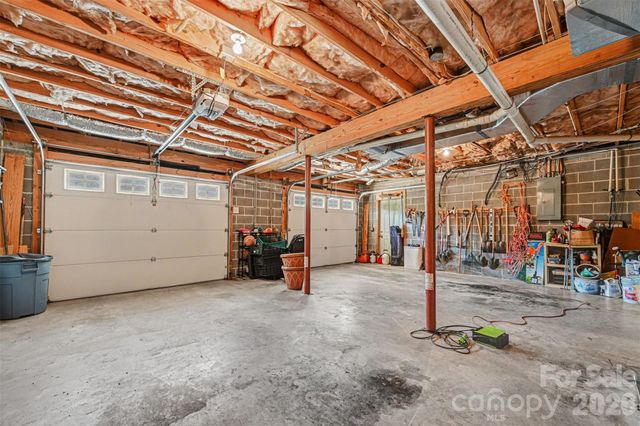 4051 Pinecrest Drive NE, Hickory, NC 28601