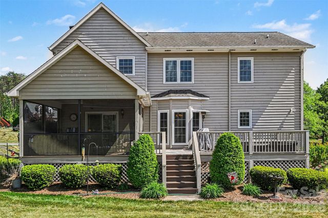 4051 Pinecrest Drive NE, Hickory, NC 28601