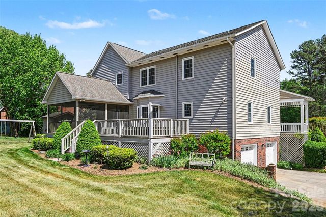 4051 Pinecrest Drive NE, Hickory, NC 28601