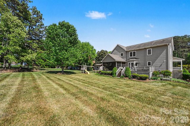 4051 Pinecrest Drive NE, Hickory, NC 28601