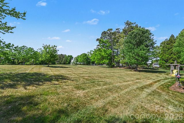 4051 Pinecrest Drive NE, Hickory, NC 28601