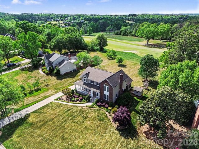 4051 Pinecrest Drive NE, Hickory, NC 28601
