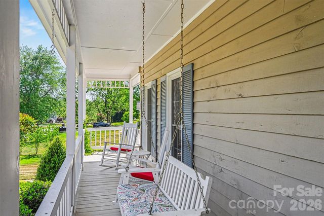 4051 Pinecrest Drive NE, Hickory, NC 28601
