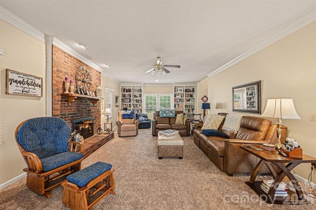 4051 Pinecrest Drive NE, Hickory, NC 28601