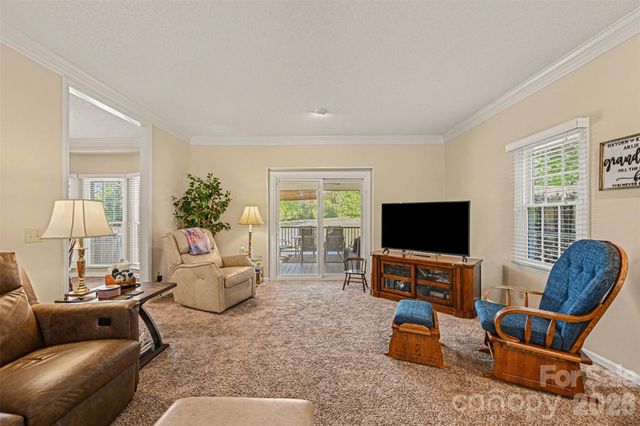 4051 Pinecrest Drive NE, Hickory, NC 28601