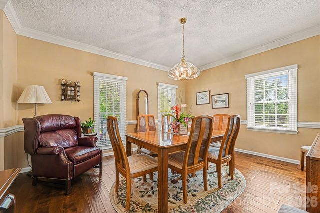 4051 Pinecrest Drive NE, Hickory, NC 28601