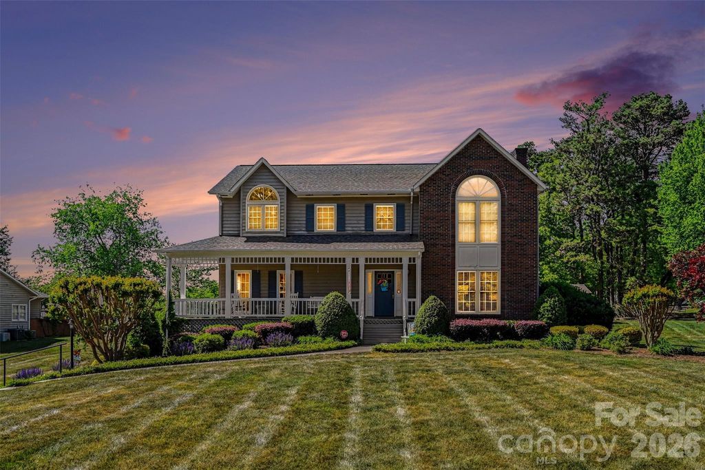 4051 Pinecrest Drive NE, Hickory, NC 28601