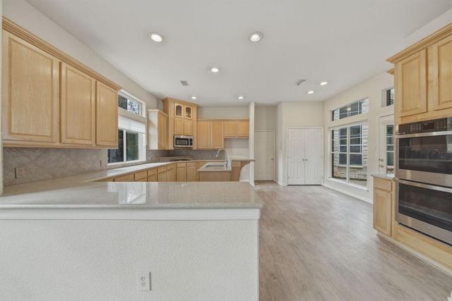 2 Prosewood Drive, The Woodlands, TX 77301