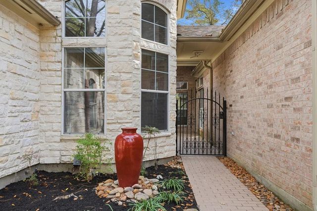 2 Prosewood Drive, The Woodlands, TX 77301