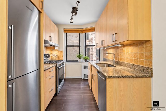 4720 42nd St Apt 3A, New York City, NY 11104