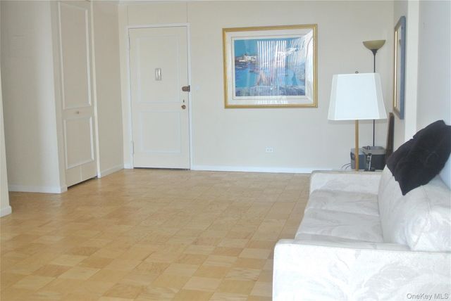 27010 Grand Central Parkway 11R, Floral Park, NY 11005