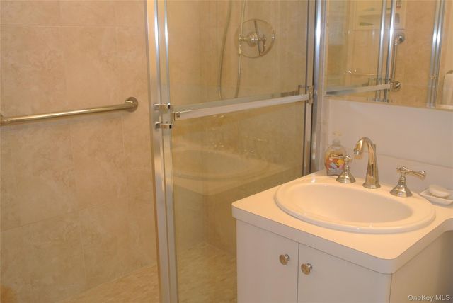 27010 Grand Central Parkway 11R, Floral Park, NY 11005