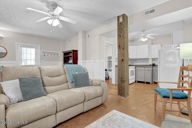 8007 8th Street, Surf City, NC 28445