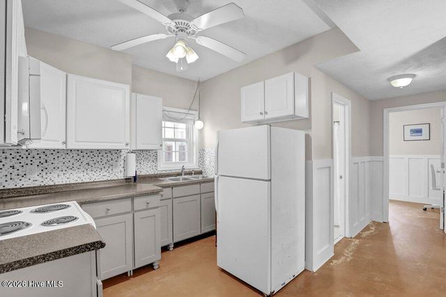 8007 8th Street, Surf City, NC 28445