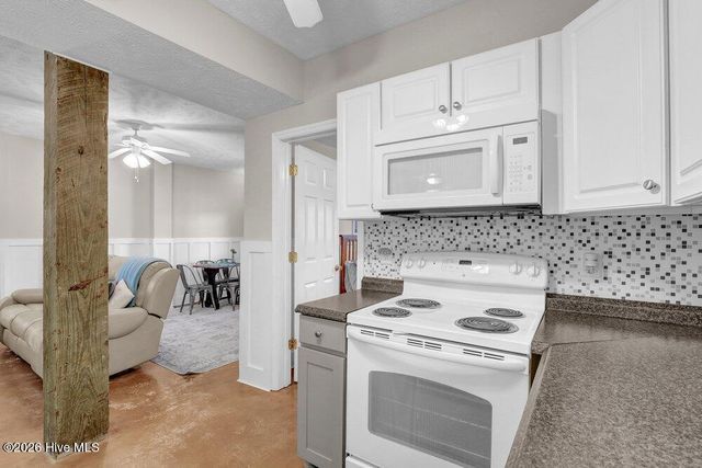 8007 8th Street, Surf City, NC 28445