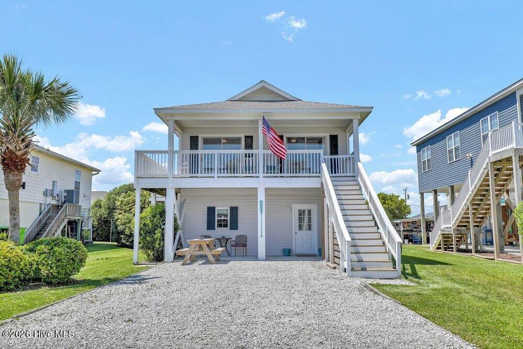 8007 8th Street, Surf City, NC 28445