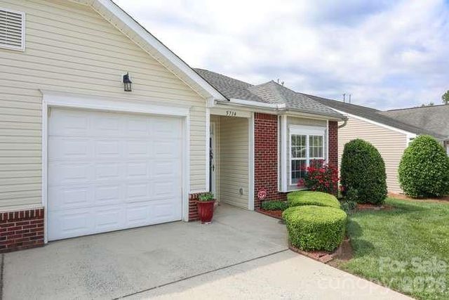 5714 Bradford Lake Lane, Charlotte, NC 28269