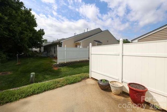5714 Bradford Lake Lane, Charlotte, NC 28269