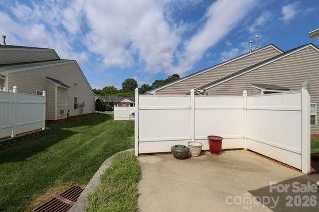 5714 Bradford Lake Lane, Charlotte, NC 28269