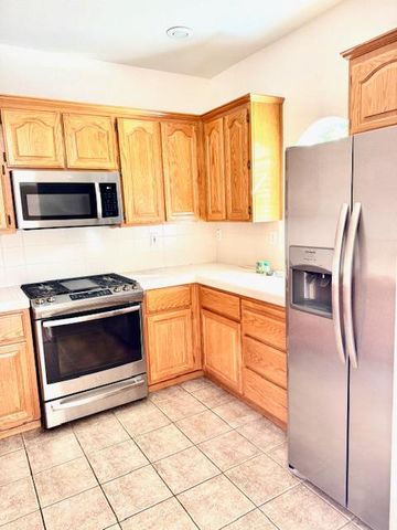 413 Marsalla Dr, Folsom, CA 95630