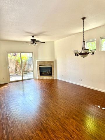 413 Marsalla Dr, Folsom, CA 95630