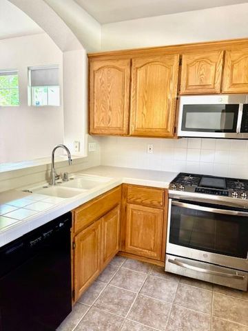 413 Marsalla Dr, Folsom, CA 95630