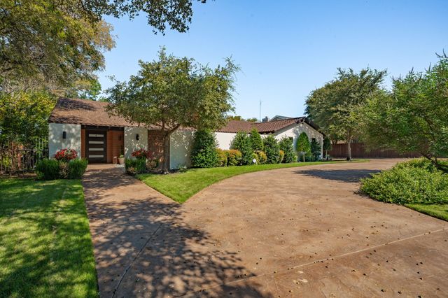 7900 Skylake Drive, Fort Worth, TX 76179